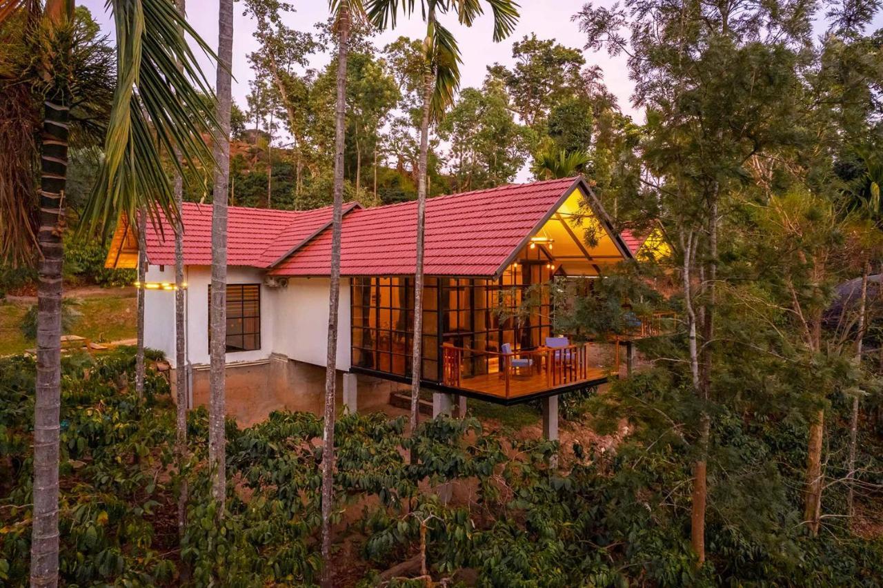 Stayvista At Cicada Chikmagalur 2Bhk Breakfast Included With Amazing View ภายนอก รูปภาพ