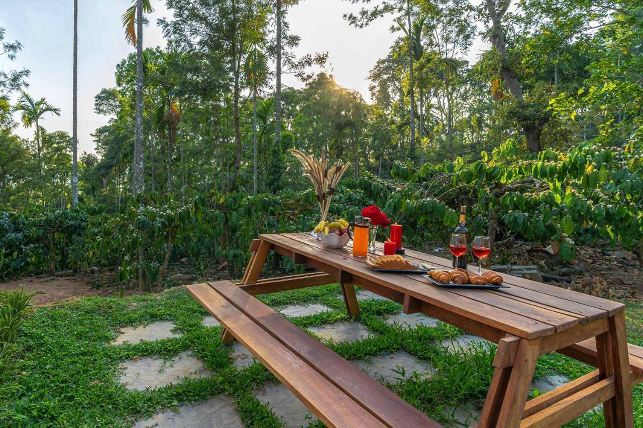 Stayvista At Cicada Chikmagalur 2Bhk Breakfast Included With Amazing View ภายนอก รูปภาพ