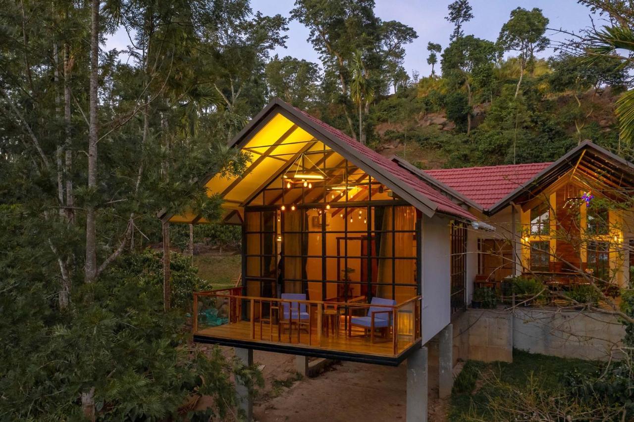Stayvista At Cicada Chikmagalur 2Bhk Breakfast Included With Amazing View ภายนอก รูปภาพ