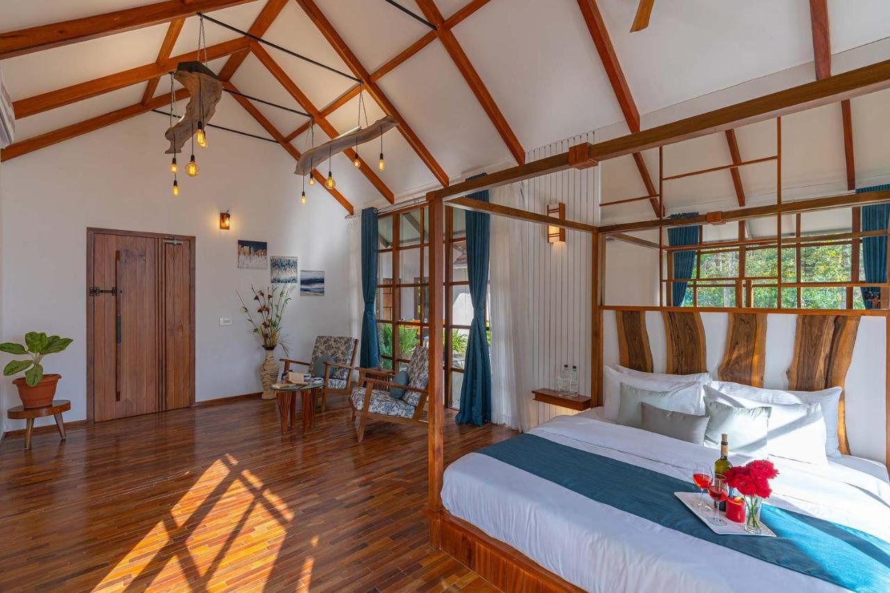 Stayvista At Cicada Chikmagalur 2Bhk Breakfast Included With Amazing View ภายนอก รูปภาพ