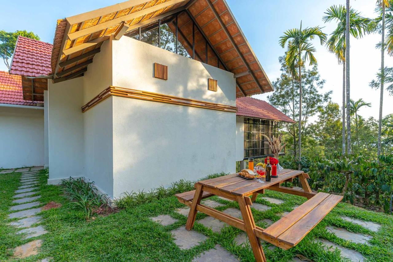 Stayvista At Cicada Chikmagalur 2Bhk Breakfast Included With Amazing View ภายนอก รูปภาพ